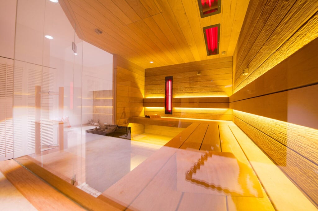 Infrarotsauna als klassische finnsiche Sauna mit Infrarotmodulen